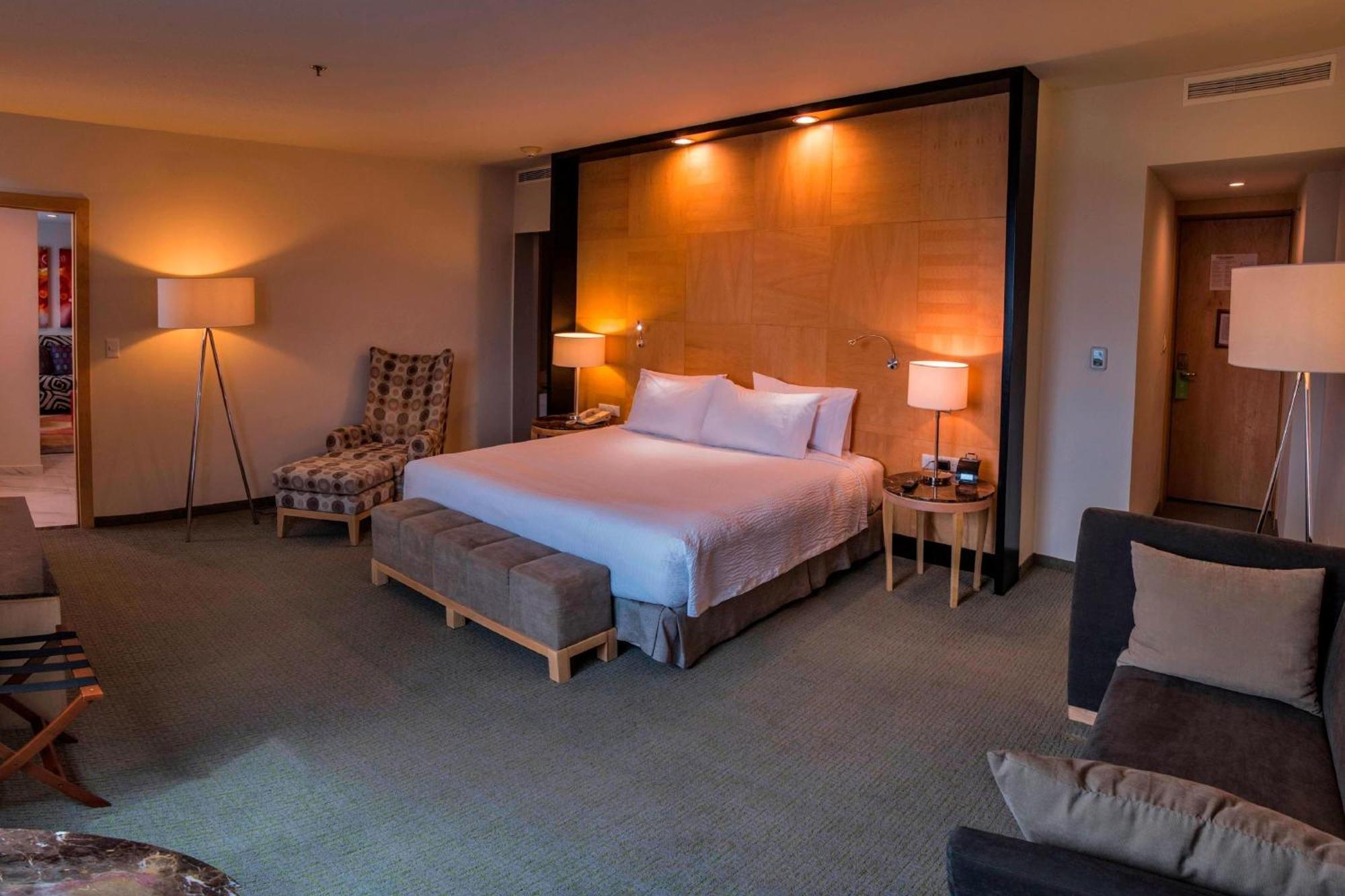 Courtyard By Marriott Mexico City Revolucion Exterior photo